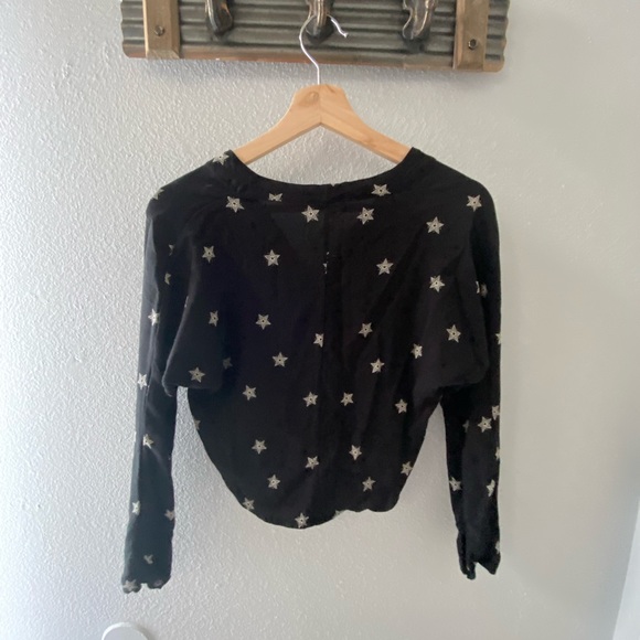 Rails star print button up crop top with sleeves. - Picture 1 of 3